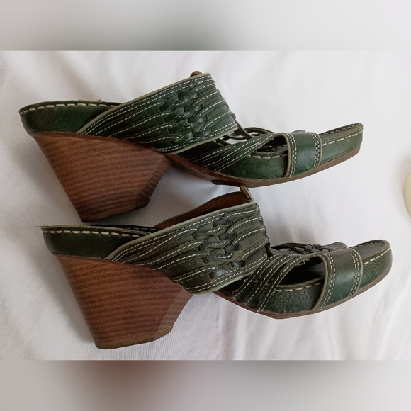 FRYE BOOTS Green Leather Casual Summer Sandals (#10) - Picture 2 of 6